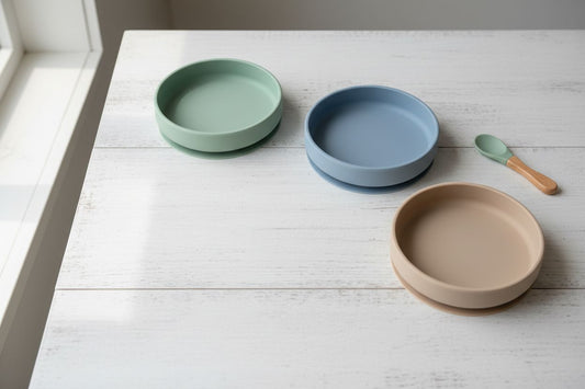Assiettes ventouse bébé en silicone pastel - quelle matière choisir pour assiette bébé