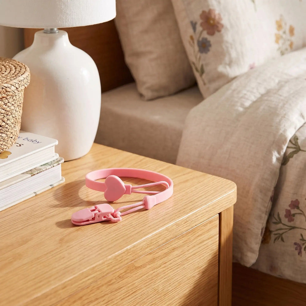 Attache tetine silicone design ergonomique rose
