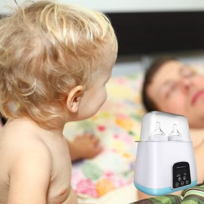 Stérilisateur-et chauffe biberon-bébé avec papa