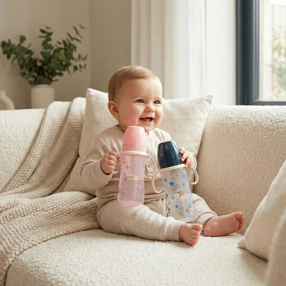 biberon-bebe-content-avec-ses-biberons