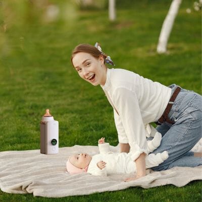 Chauffe-biberon-bébé-visite-au-parc
